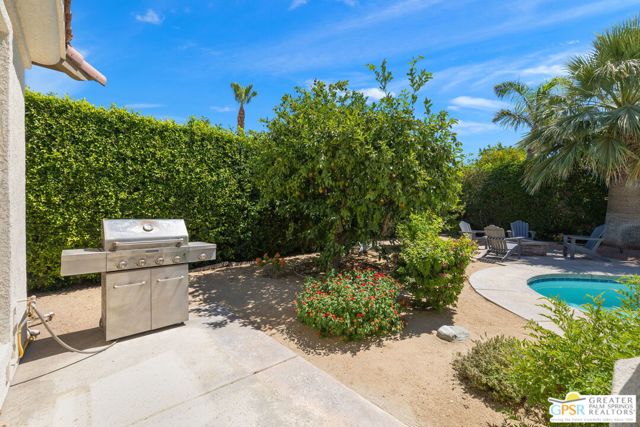 40870 Avenida Rosario, Palm Desert CA: https://media.crmls.org/mediaz/9221df1d-67ff-43fc-8b45-fb6353220e00.jpg