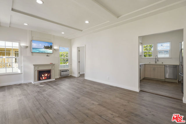 228 S REEVES Drive, Beverly Hills CA: https://media.crmls.org/mediaz/9222ec89-4fef-485c-8783-32c7236ec2e4.jpg