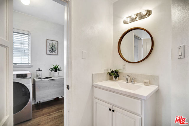 9210 S Van Ness Avenue, Los Angeles CA: https://media.crmls.org/mediaz/92230651-ed70-41e3-92d2-a2f54f91595a.jpg