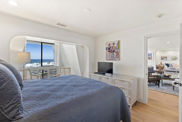 1552 Camino Del Mar, Del Mar CA: https://media.crmls.org/mediaz/92235cae-c860-45cf-bb33-5ec6ad7fc983.jpg