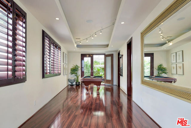 8835 Evanview Drive, Los Angeles CA: https://media.crmls.org/mediaz/9223a066-41ef-4e17-815f-fff7203813f8.jpg