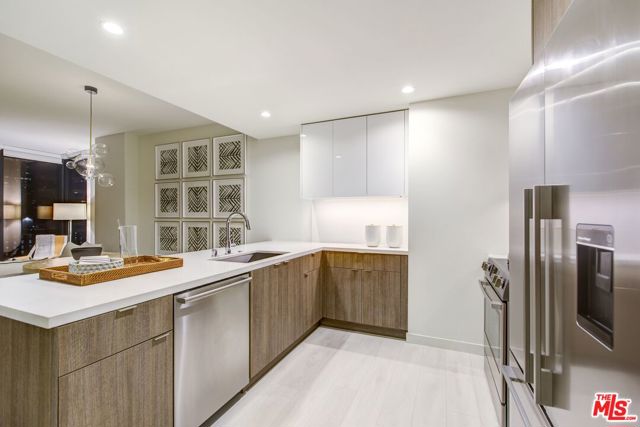 801 S OLIVE Street, Los Angeles CA: https://media.crmls.org/mediaz/9223ce81-35d0-4fff-a0e0-4a8a674532af.jpg