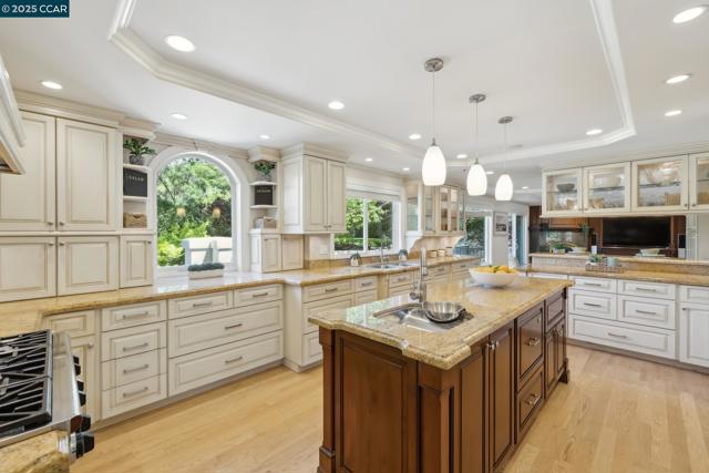 135 Dean Rd, Alamo CA: https://media.crmls.org/mediaz/922454fb-9b3c-4fee-ab01-5e17cf7246cf.jpg