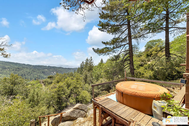 21395 Highway 243, Idyllwild CA: https://media.crmls.org/mediaz/92245586-3585-49cb-9b71-913747c4d76e.jpg