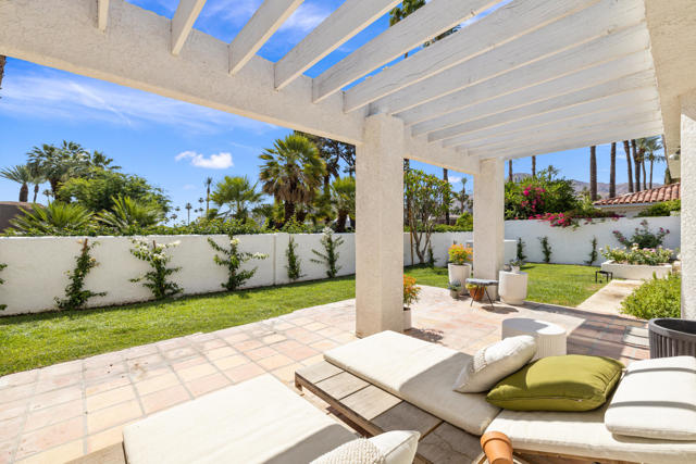 75465 Montecito Drive, Indian Wells CA: https://media.crmls.org/mediaz/9225c13e-b4f2-44d7-9c26-928e81337a64.jpg