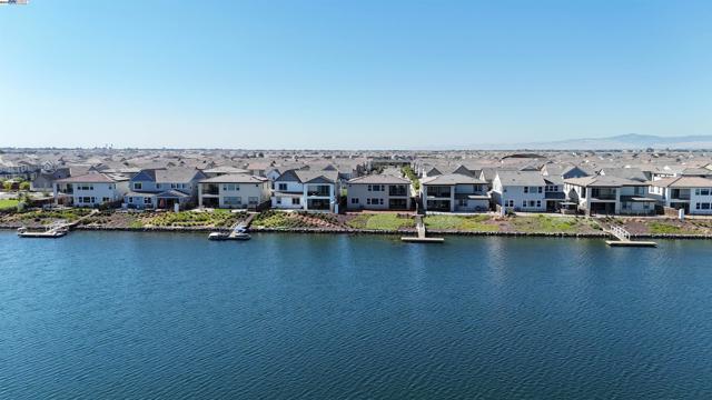 2859 Wylin Blvd, Lathrop CA: https://media.crmls.org/mediaz/9225ca0f-4c14-4d9b-b92f-ba11f90c73e6.jpg