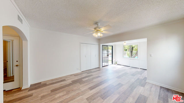 525 N Rexford Drive, Beverly Hills CA: https://media.crmls.org/mediaz/9225ef9d-1f6c-4a85-abaa-24ed8e865a49.jpg