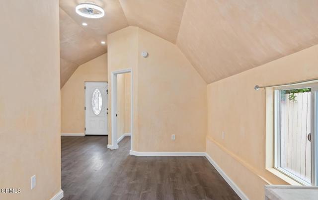 Detail Gallery Image 6 of 12 For 831 Blaine Ave, Fillmore,  CA 93015 - 2 Beds | 1 Baths