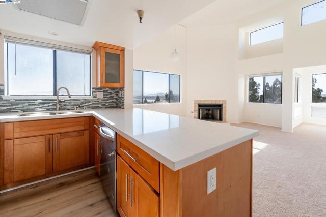 Image 16 of 32 For 545 Pierce Street  3301