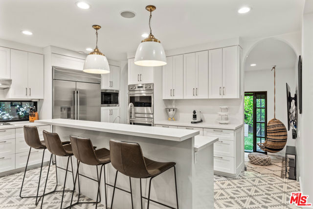 3159 Thatcher Avenue, Marina del Rey CA: https://media.crmls.org/mediaz/92265151-958a-4b12-a0fd-3d8336377d2b.jpg