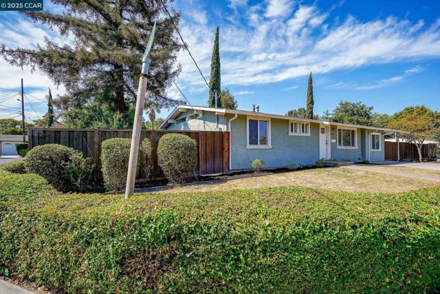 2206 Gehringer Dr, Concord CA: https://media.crmls.org/mediaz/9226791e-c500-4682-b724-10acc73523bc.jpg