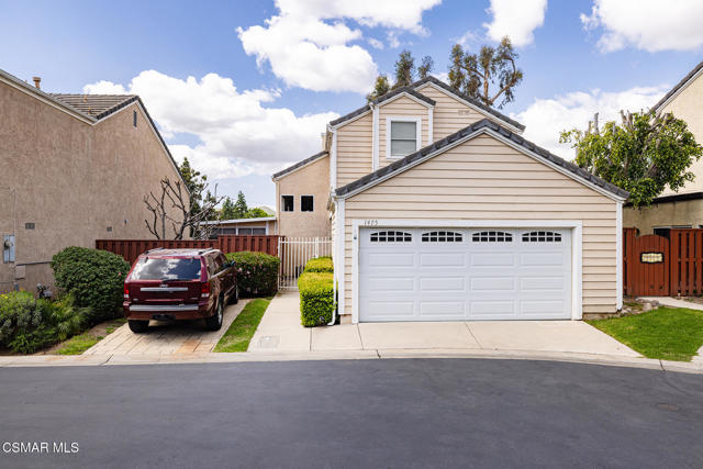 1475 Clayton Way, Simi Valley CA: https://media.crmls.org/mediaz/92268a44-3d14-4211-b4f7-92581a93cc26.jpg