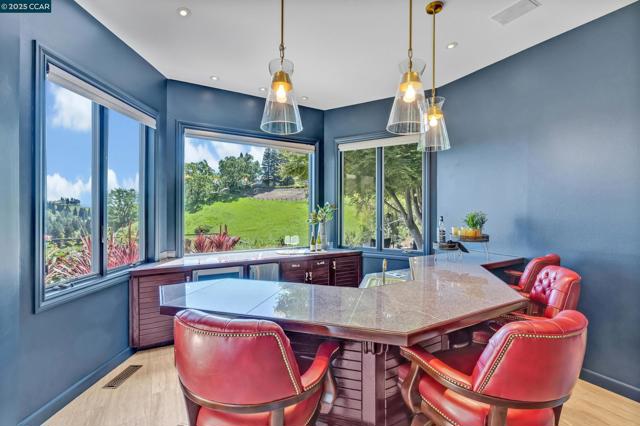 1121 Eagle Nest Ct, Danville CA: https://media.crmls.org/mediaz/92285819-0ae0-4032-ae7b-7bdd0b528932.jpg