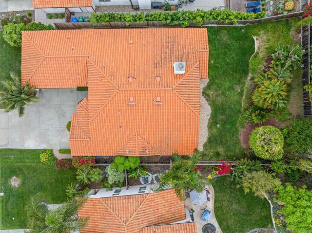 6660 Curlew Ter, Carlsbad CA: https://media.crmls.org/mediaz/9228b1ef-f4dd-4022-b7bc-3fe995793f52.jpg