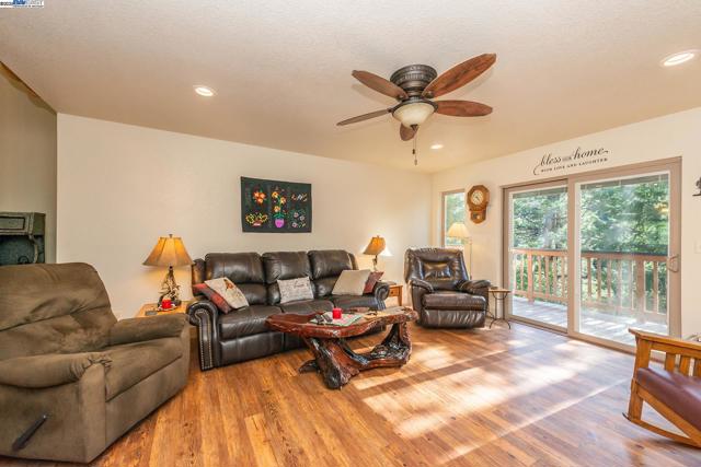 851 Mountain Aire Lane, Trinity Center CA: https://media.crmls.org/mediaz/9228b310-a2fe-4c43-a66b-e30291654517.jpg