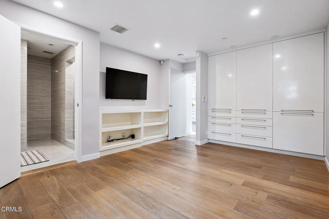 Detail Gallery Image 25 of 41 For 329 Westbourne Dr, West Hollywood,  CA 90048 - 2 Beds | 3 Baths