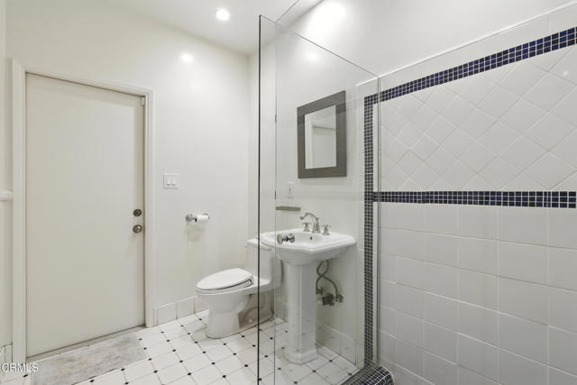 Detail Gallery Image 11 of 33 For 7772 Torreyson Dr, Los Angeles,  CA 90046 - 3 Beds | 5 Baths