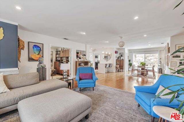 2316 Laurelmont Place, Los Angeles CA: https://media.crmls.org/mediaz/9229839b-ec4e-4009-9854-07f579f6101a.jpg