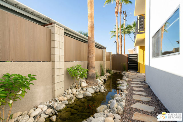 588 E San Lorenzo Road, Palm Springs CA: https://media.crmls.org/mediaz/922a086a-d463-438e-b1df-99c6a9b1a521.jpg