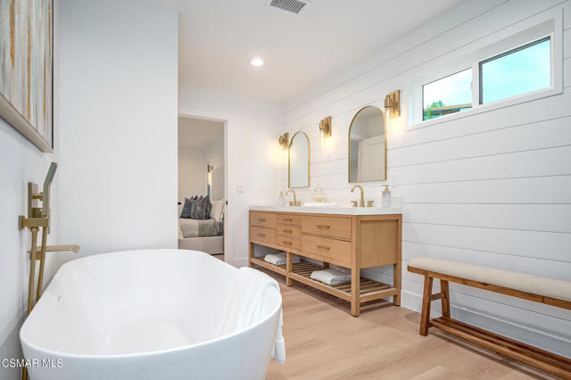 674 Lautrec Court, Thousand Oaks CA: https://media.crmls.org/mediaz/922c1f80-8130-4f4a-b356-f02493acb766.jpg