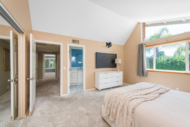 1253 Willsbrook Court, Westlake Village CA: https://media.crmls.org/mediaz/922cd308-d7a4-4ae7-93c0-5c3264305e60.jpg