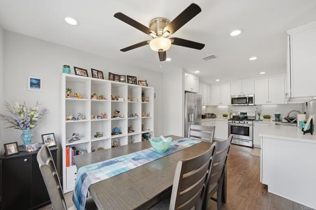 Detail Gallery Image 4 of 43 For 10794 Jeanne #UNIT F,  Santee,  CA 92071 - 2 Beds | 2/1 Baths