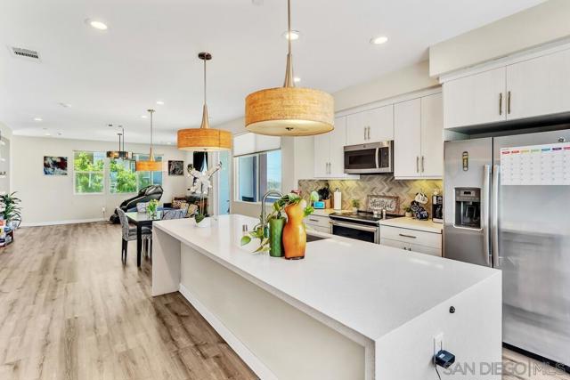 722 Anchor Ct, Chula Vista CA: https://media.crmls.org/mediaz/922ea303-d030-4d8e-a102-0ca896d962c5.jpg