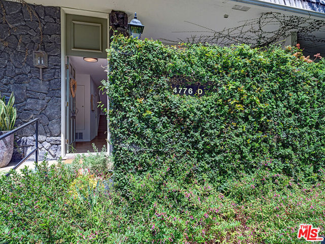 4776 La Villa Marina, Marina del Rey CA: https://media.crmls.org/mediaz/922f3759-73fe-4a91-8a19-aaed640a6c34.jpg