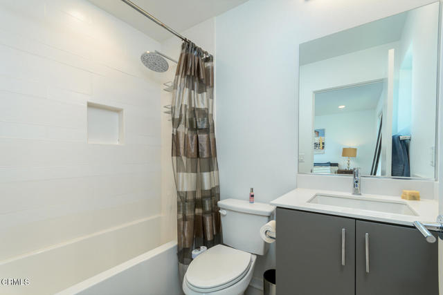 11594 Riverside Drive, North Hollywood CA: https://media.crmls.org/mediaz/922f3b0d-ff8e-47ad-b51e-4ec2f52494ba.jpg