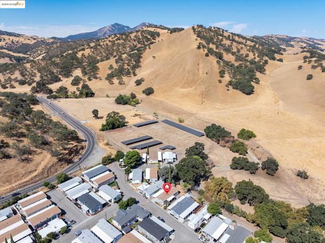 16711 Marsh Creek Rd, Clayton CA: https://media.crmls.org/mediaz/922f99d0-66d9-4d4a-ad7d-4323e0c87d35.jpg