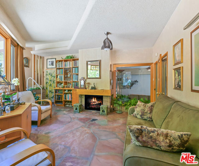 2228 Vista Del Mar Place, Los Angeles CA: https://media.crmls.org/mediaz/922fe97c-56fa-461e-bdfc-c3dc7335ea1a.jpg