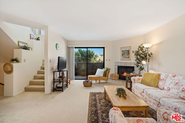 555 West Wilson Avenue, 2 photo 8