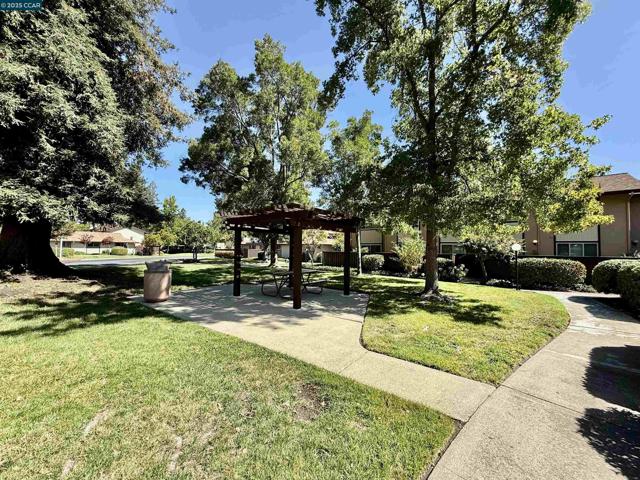 1564 Candelero Drive, Walnut Creek CA: https://media.crmls.org/mediaz/92301770-74ec-4117-b0e0-303af7841ccc.jpg