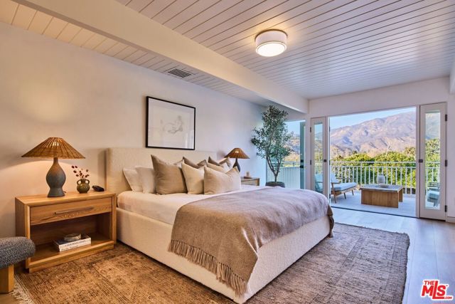 23515 Malibu Colony Road, Malibu CA: https://media.crmls.org/mediaz/923043ff-e3c0-4531-b2e5-1f6813fe5ab7.jpg