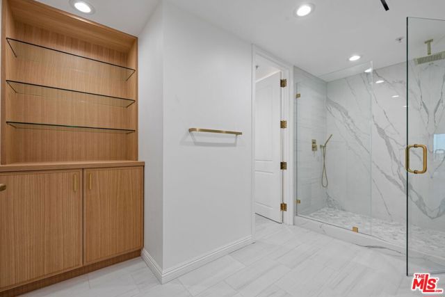 10490 Wilshire Boulevard, Los Angeles CA: https://media.crmls.org/mediaz/92307155-6e02-48be-abe5-9b5f8e2c099f.jpg