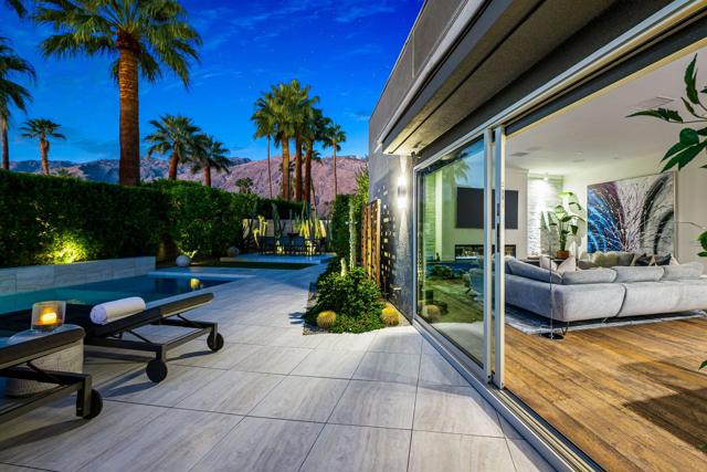 1047 Hunter Drive, Palm Springs CA: https://media.crmls.org/mediaz/9230e4f8-35ed-4435-b416-953bbb8158c4.jpg