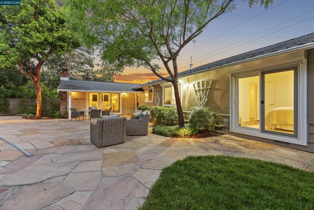 51 Ivy Dr, Orinda CA: https://media.crmls.org/mediaz/923153d6-6ee1-4d53-8697-ca2aff6071b3.jpg