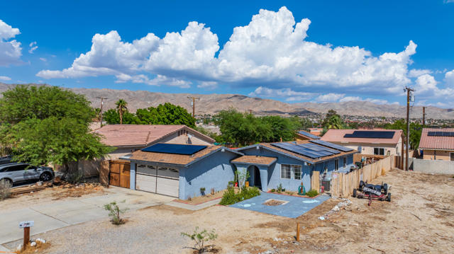 13576 La Mesa Drive, Desert Hot Springs CA: https://media.crmls.org/mediaz/9231e3ed-fb6b-45f1-a39f-2778159e5232.jpg