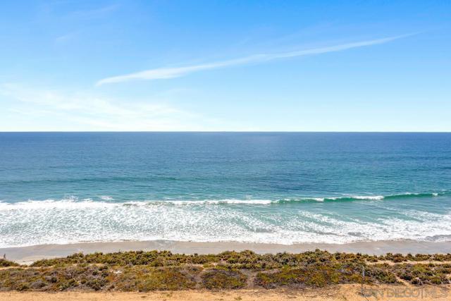 270 Surfview Ct, Del Mar CA: https://media.crmls.org/mediaz/9231e9c0-0bbd-46b7-a35a-f6177b81e576.jpg