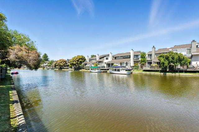 588 Marlin Court, Redwood City CA: https://media.crmls.org/mediaz/92320c84-4b5c-4df4-9351-bf0c413425c1.jpg