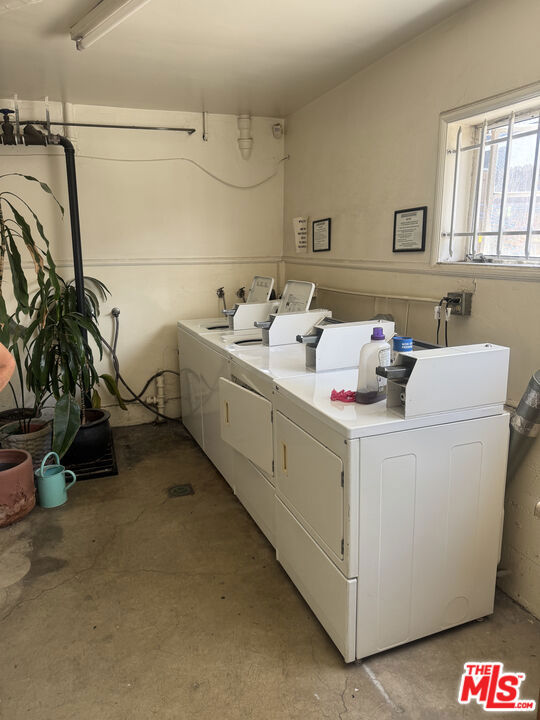8218 De Longpre Avenue, West Hollywood CA: https://media.crmls.org/mediaz/9232143b-b960-4007-8a6d-de2d0c5de1e6.jpg