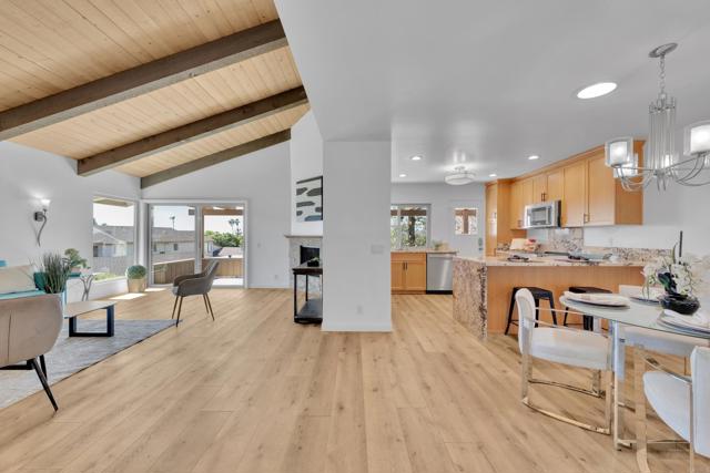 Detail Gallery Image 6 of 51 For 6050 Henderson #9,  La Mesa,  CA 91942 - 3 Beds | 2 Baths