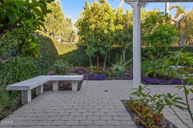 2106 Fox Den Court, Oxnard CA: https://media.crmls.org/mediaz/923239cb-a344-4c77-9580-c93cf2e437b3.jpg