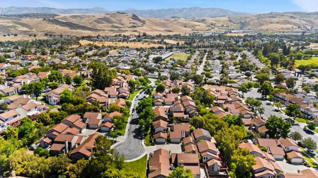 486 Verano Court, San Jose CA: https://media.crmls.org/mediaz/92325286-087c-4494-81e8-ee29cf80b123.jpg
