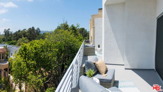 Drew Fenton | 625 S BARRINGTON Avenue Los Angeles CA | MLS: 7528204