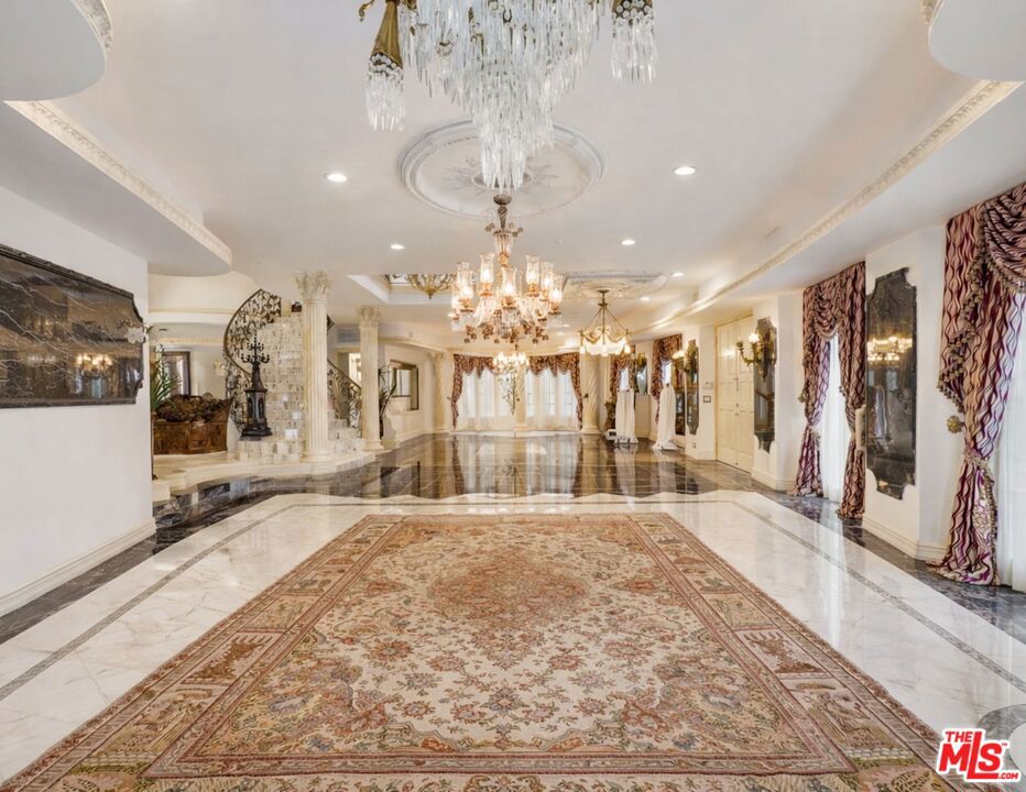 https://media.crmls.org/mediaz/9232d795-3330-49dc-9996-c701d6d832e0.jpg?preset=X-Large