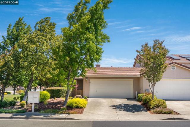 302 Columbia Cir, Benicia CA: https://media.crmls.org/mediaz/9232f39e-eb82-4e6a-b53f-db3d35064289.jpg