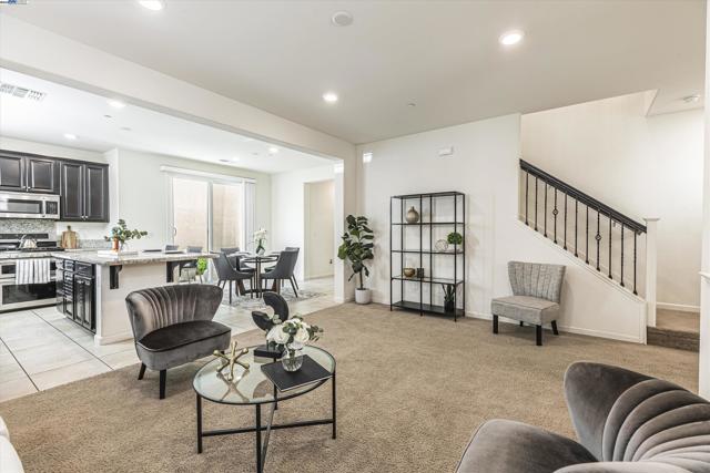 2024 Honey Church Pl, Roseville CA: https://media.crmls.org/mediaz/92338a34-77d0-4f55-b4b3-9980d08ee95c.jpg