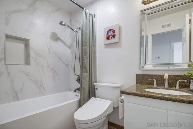 3319 Caminito Eastbluff, La Jolla CA: https://media.crmls.org/mediaz/9233ea1e-e31b-49e9-85bc-f87eac892de0.jpg