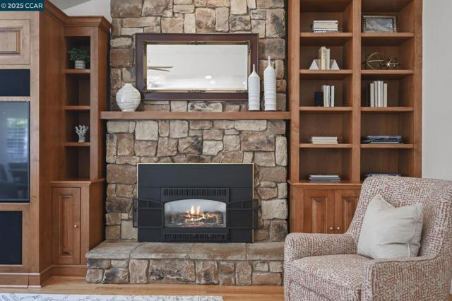 2145 Deer Oak Way, Danville CA: https://media.crmls.org/mediaz/92340233-acd4-473f-b730-ae5e11545595.jpg